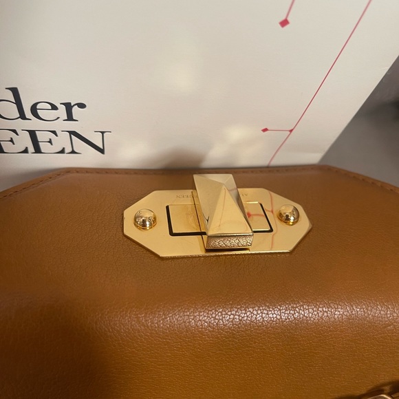 Alexander McQueen handbag show the bag or clutch 100% authentic - Picture 3 of 16
